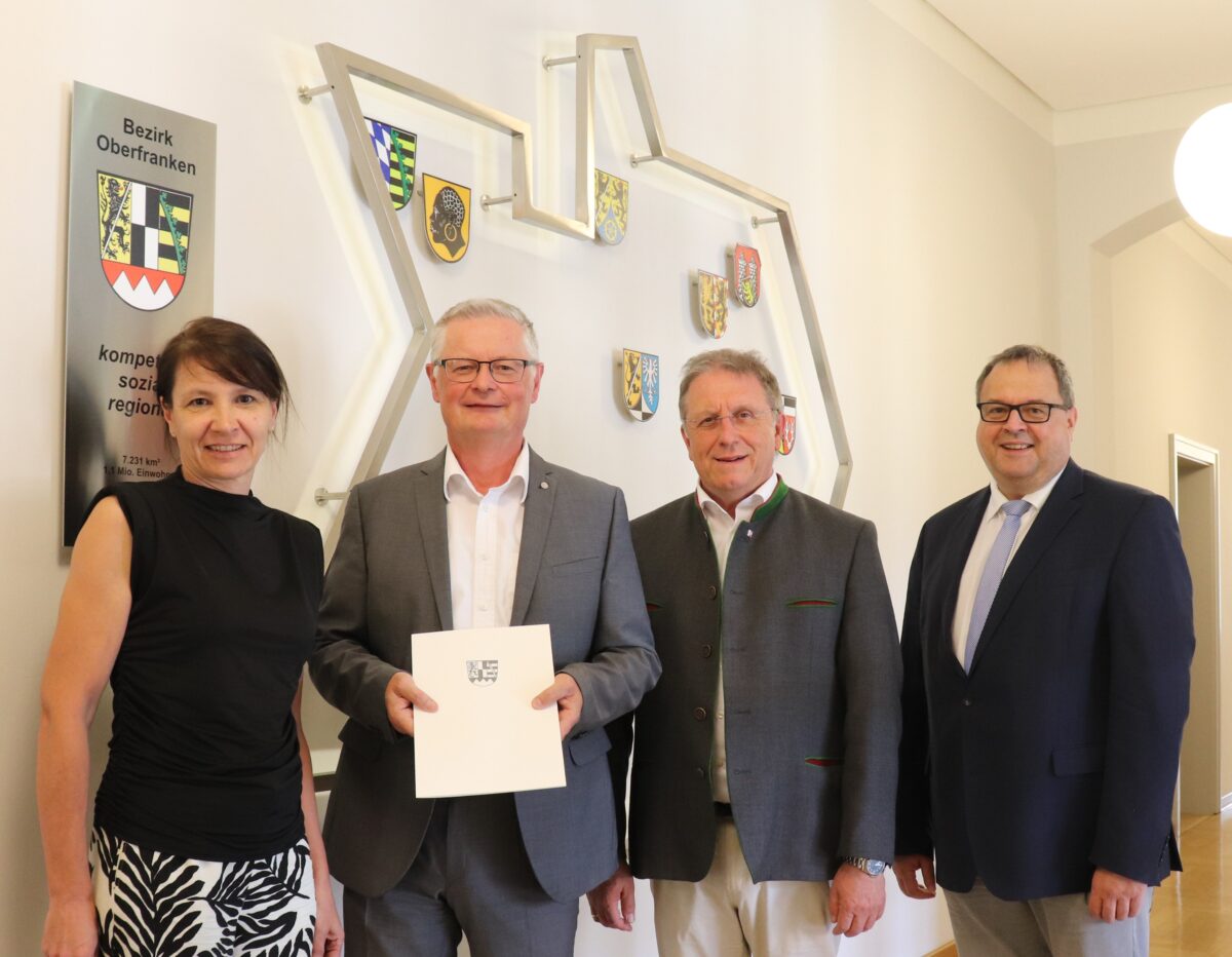 Oberpfälzer Werner Roder eine Institution beim Bezirk Oberfranken