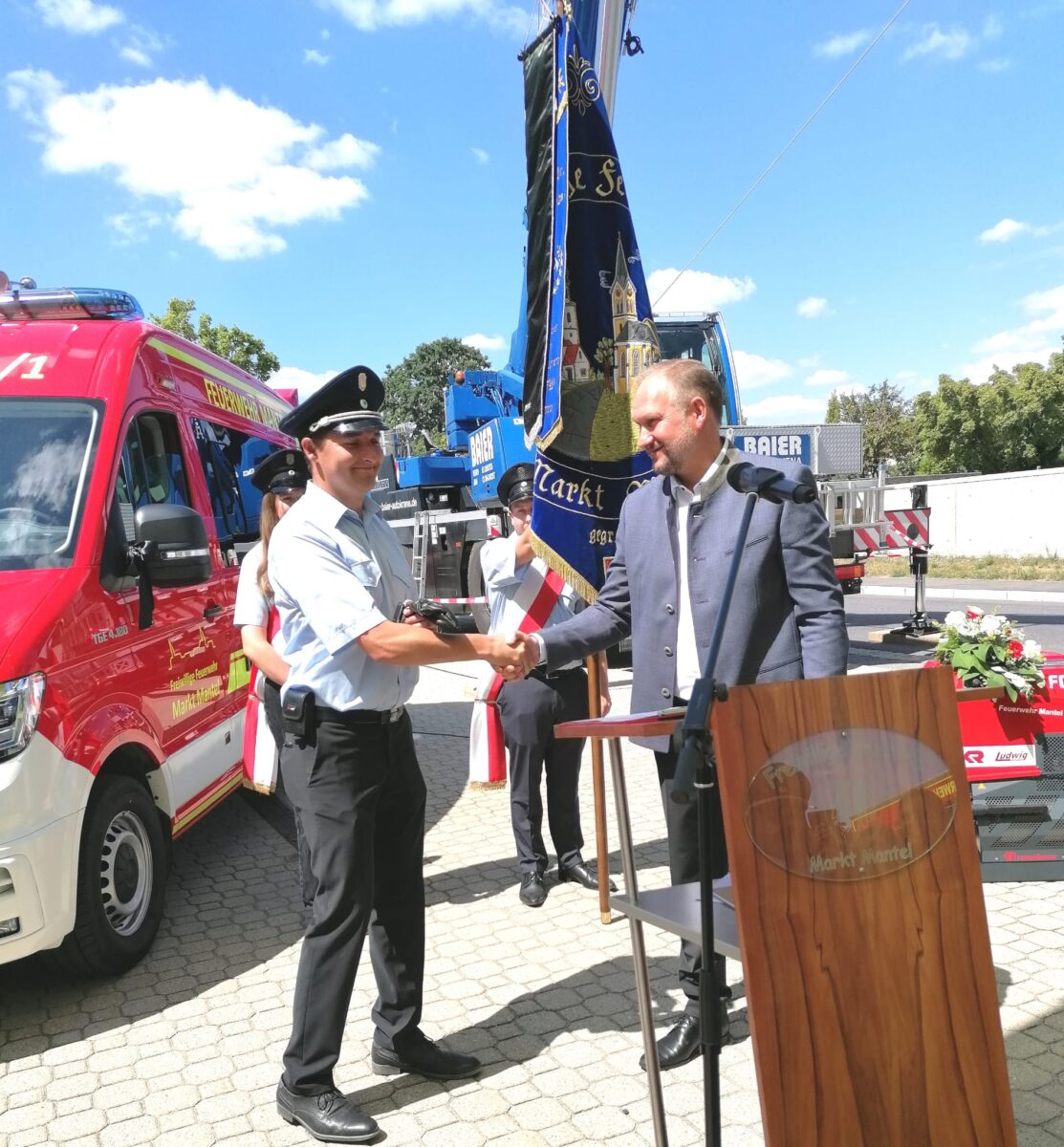 Fahrzeugweihe und Tag der offenen Tür bei der Feuerwehr Mantel