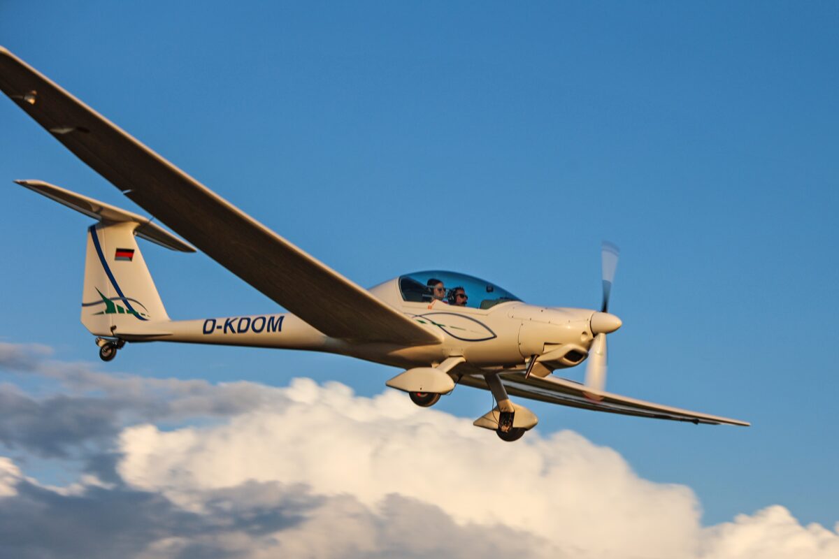 „Super Dimona“ erweitert SFC Flugzeugpark – Flugplatzfest am Wochenende Tirschenreuth