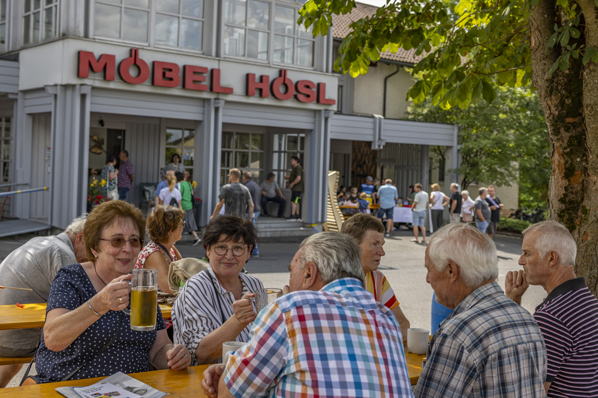 Die Gewerbeschau bei Möbel Hösl lockte wieder zahlreiche Besucher an