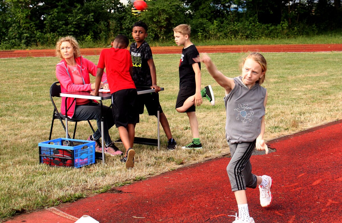 Clausnitzer-Grundschule gewinnt den Leichtathletik-Mannschaftswettbewerb