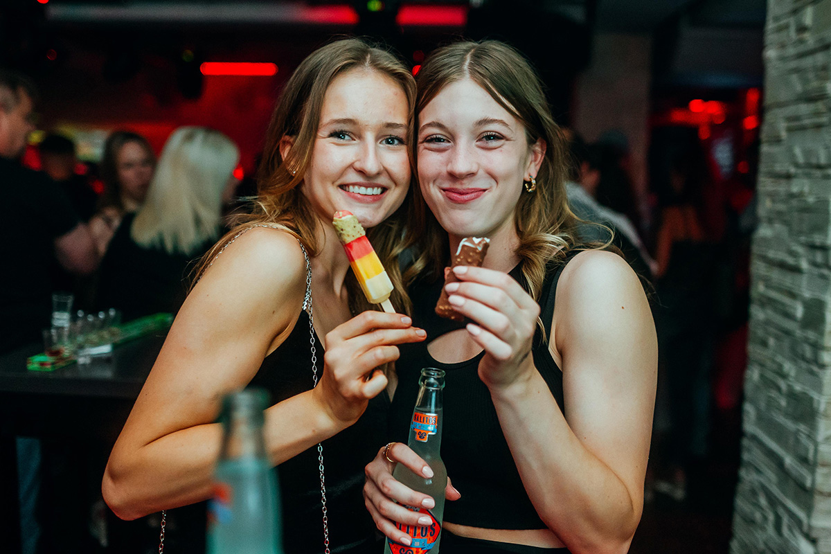 Bildergalerie: Eine heiße Partynacht in Weiden mit einer kostenlosen Abkühlung