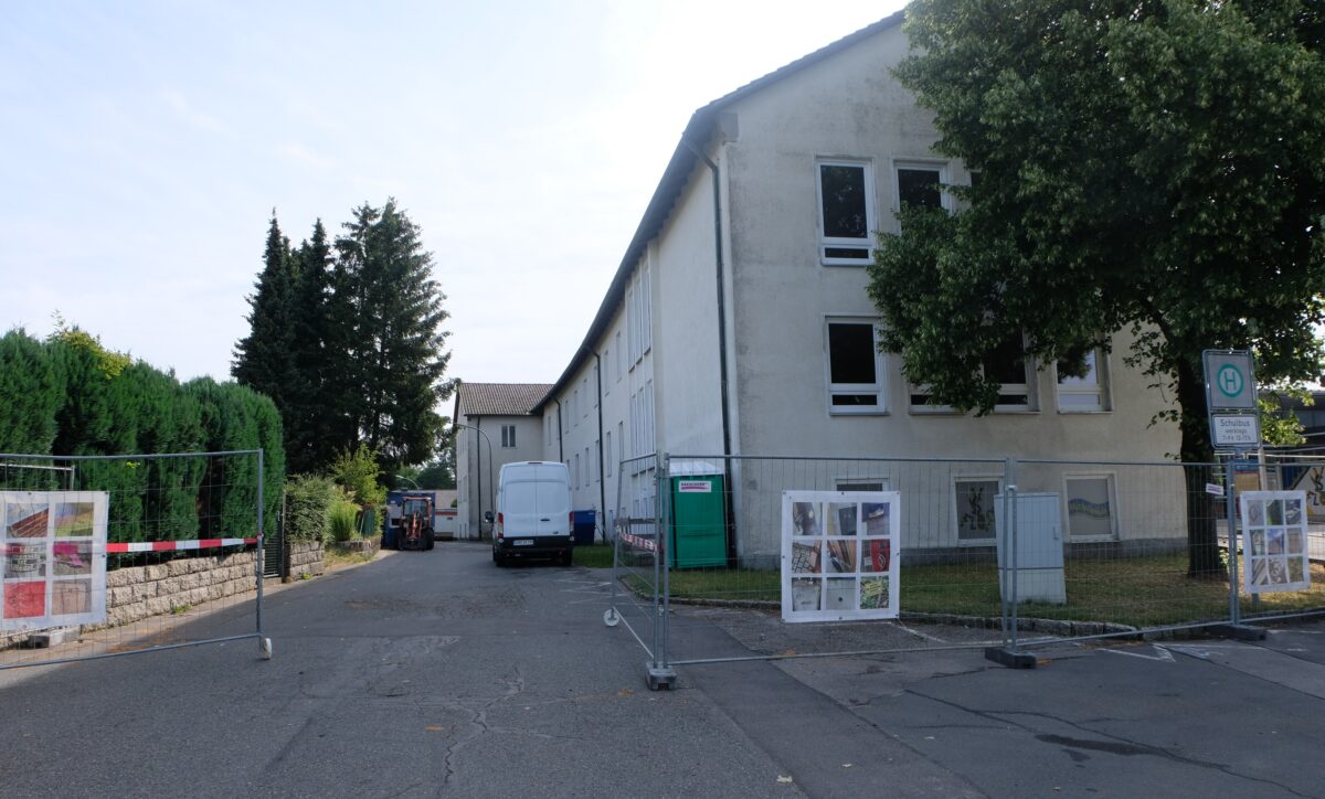 Verkehrsbehinderung durch Sanierung der Flosser Grund- und Mittelschule