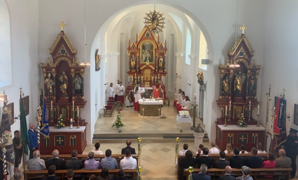Nach zwei Jahren: Leuchtenberger Pfarrkirche wiedereröffnet