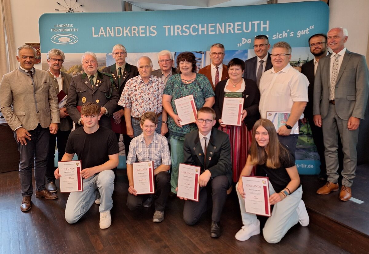 Landkreis Tirschenreuth ehrt verdiente Sportler und Funktionäre