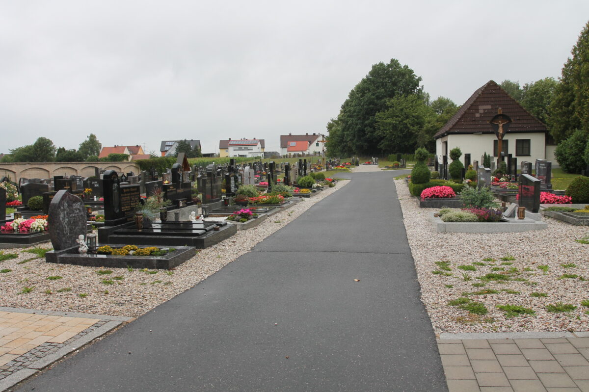 Stadtrat Vohenstrauß passt Friedhofsregeln an