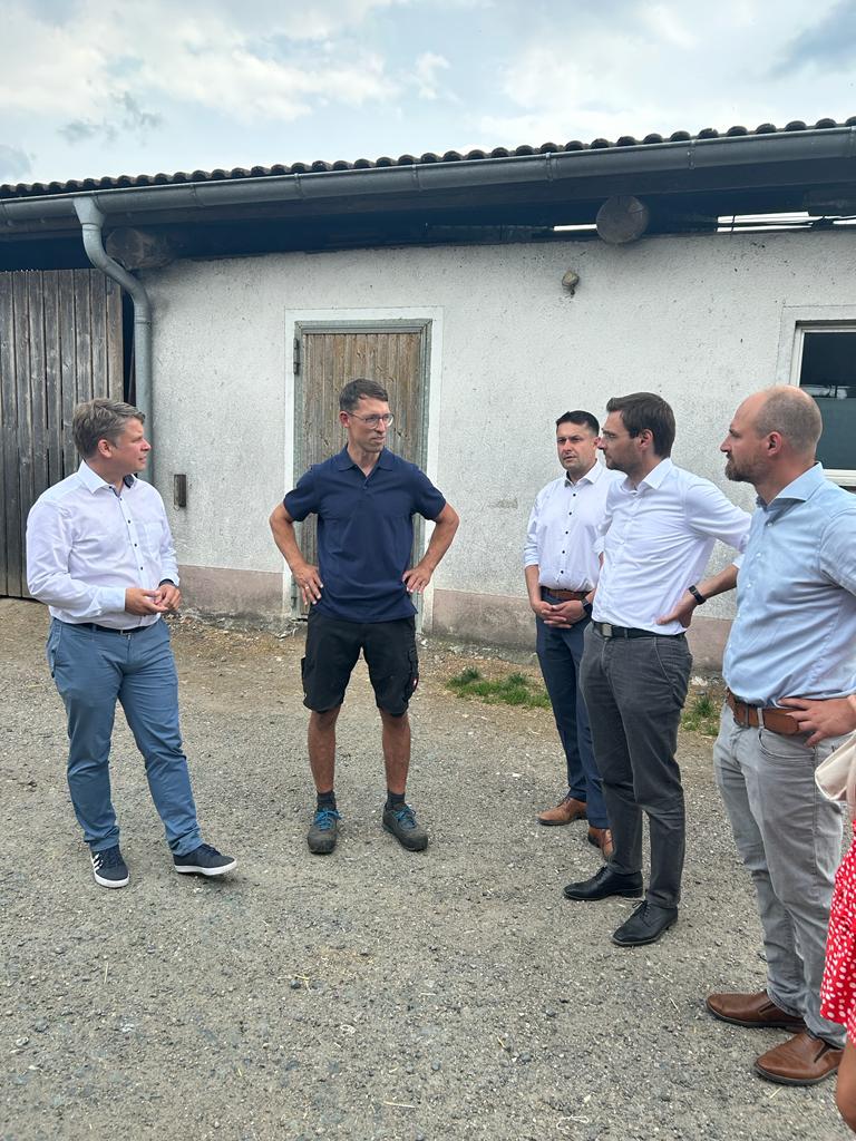 Besuch des Bauernhofs der Familie Stark durch den CSU-Ortsverband Rothenstadt