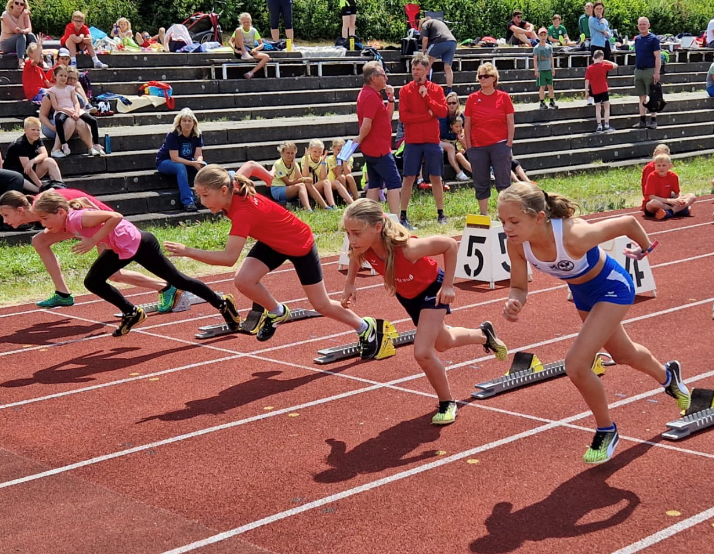 Junge Sportler glänzen bei den Leichtathletik-Kreismeisterschaften in Vohenstrauß