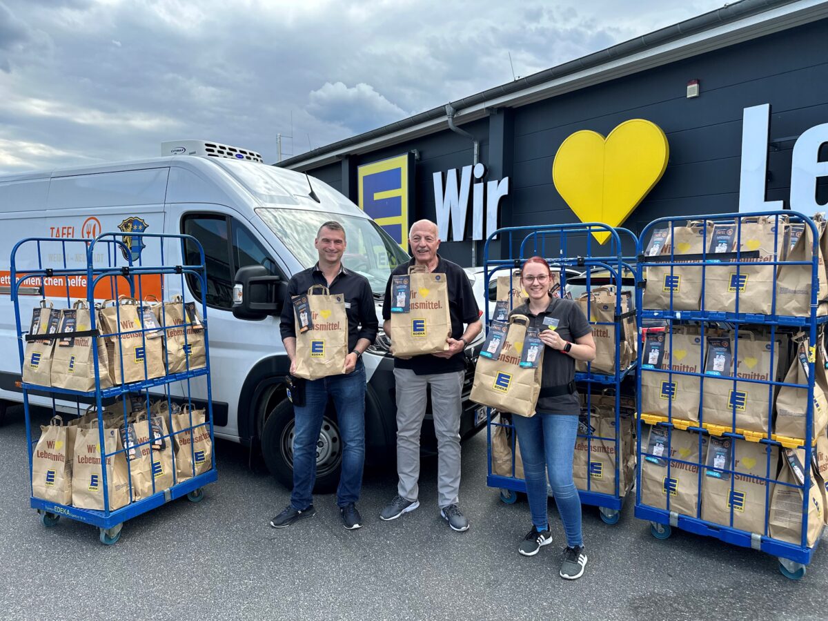 Lebensmittel-Tüten für den guten Zweck verkauft
