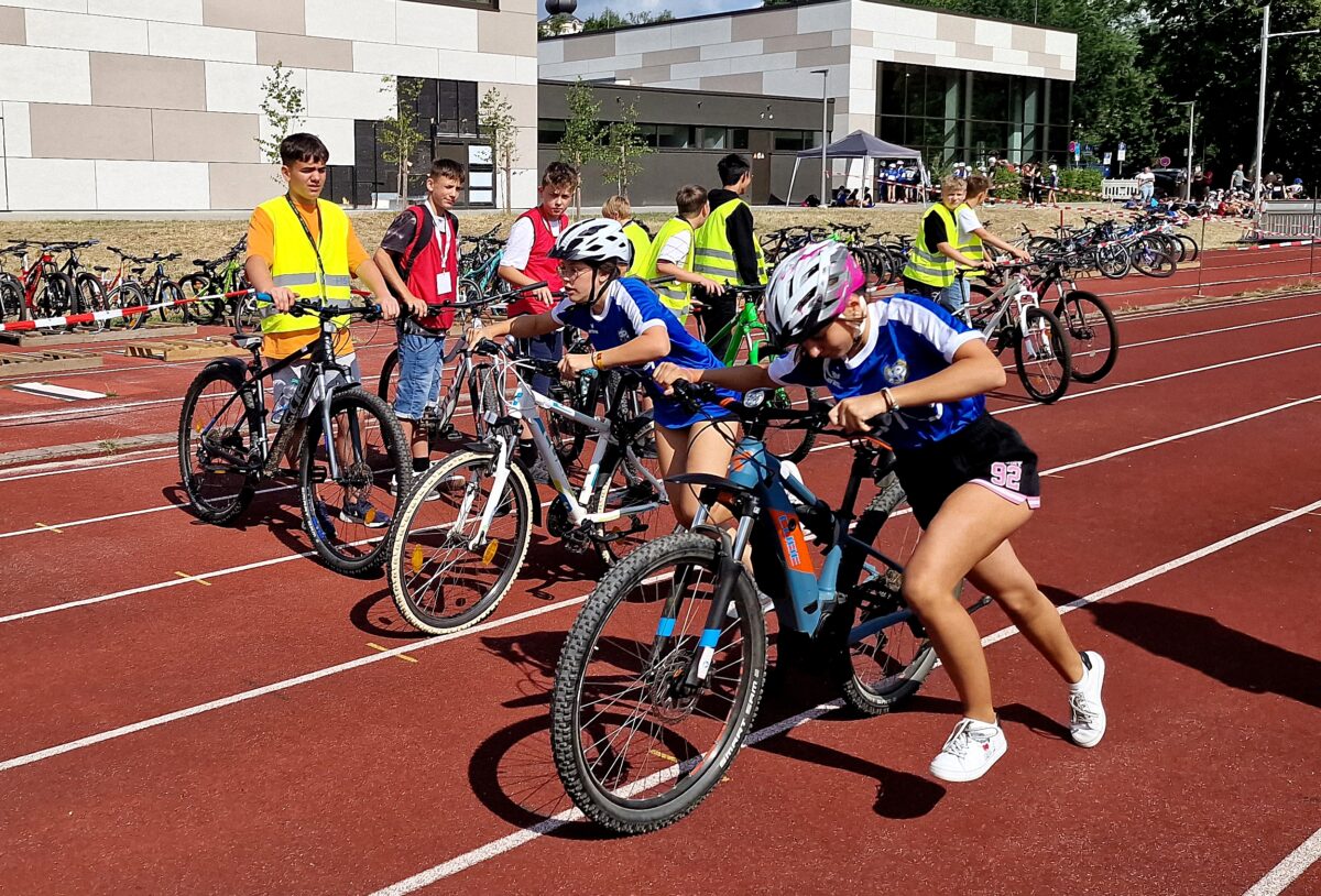 Über 500 Athletinnen und Athleten beim Schülertriathlon