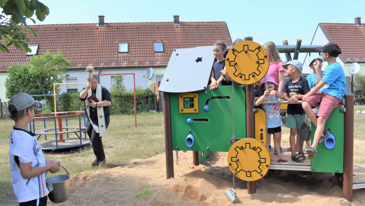 Neues Spielgerät und Kunstwerk am Rutschenturm
