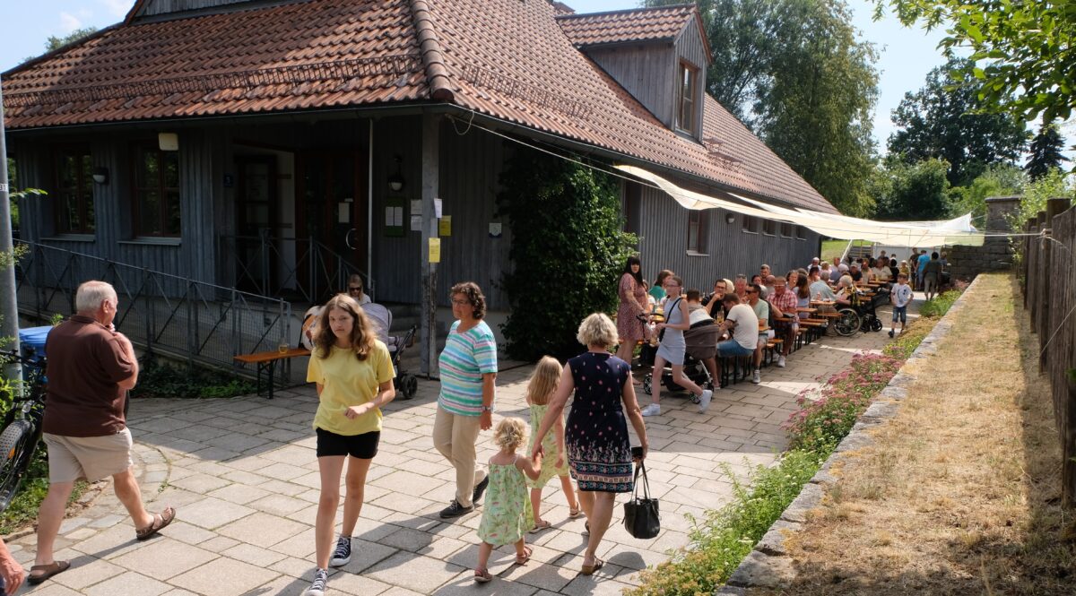 Flosser feiern beim Gemeinde- und Kindergartenfest