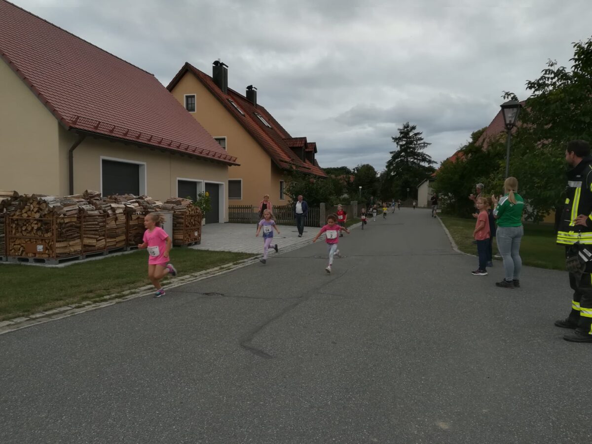 Trotz Regen:  Gute Laune beim Vereinsjubiläum