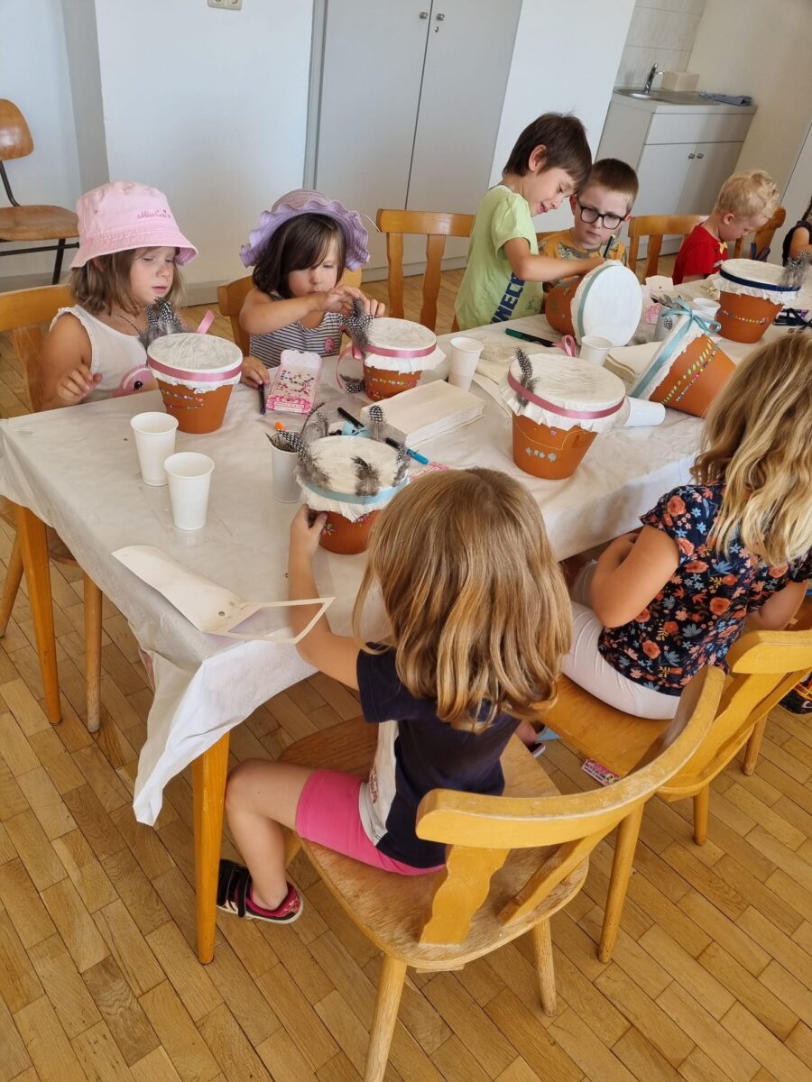 Ferienprogramm: Kinder lernen die Begeisterung an Blumentöpfen kennen