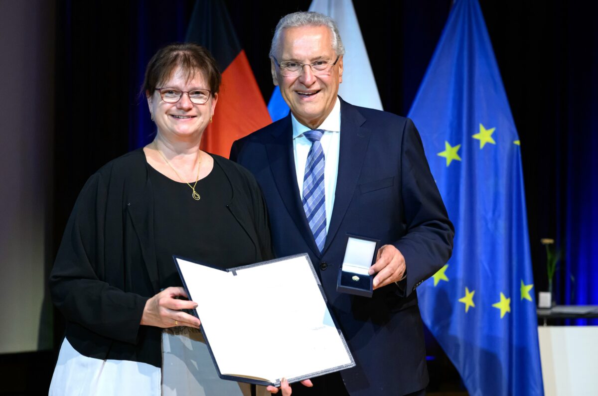 Ehrenzeichen des Bayerischen Ministerpräsidenten für Claudia Junge