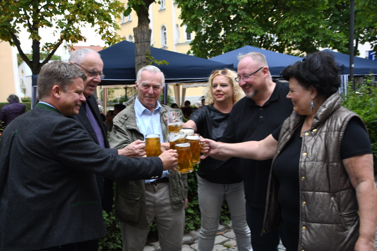 Unter den Kastanien zünftig gefeiert