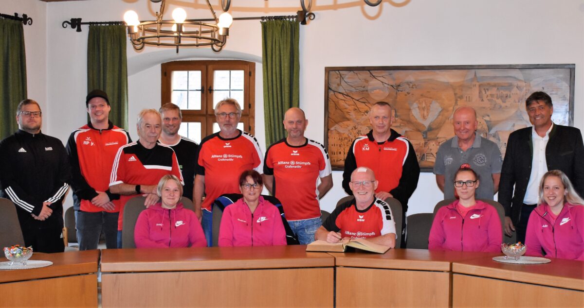 Glückwünsche für „Kegler-Dauergäste“ im Rathaus