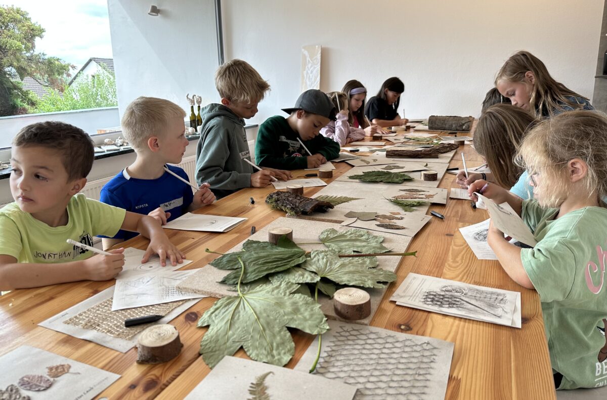 Kinder gestalten Tierbilder
