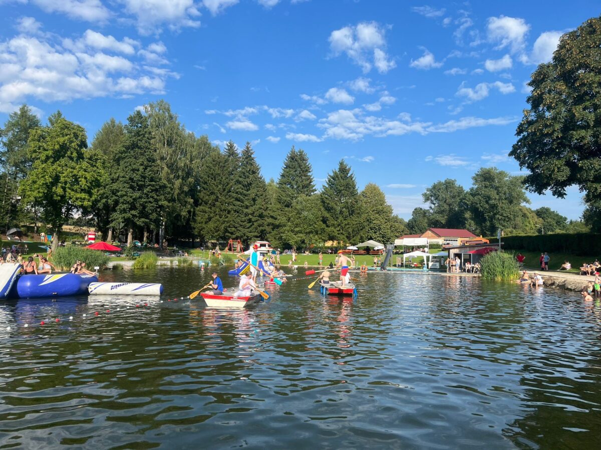 Sommerlicher Spaß: Attraktionen und Aktivitäten locken ins Freibad