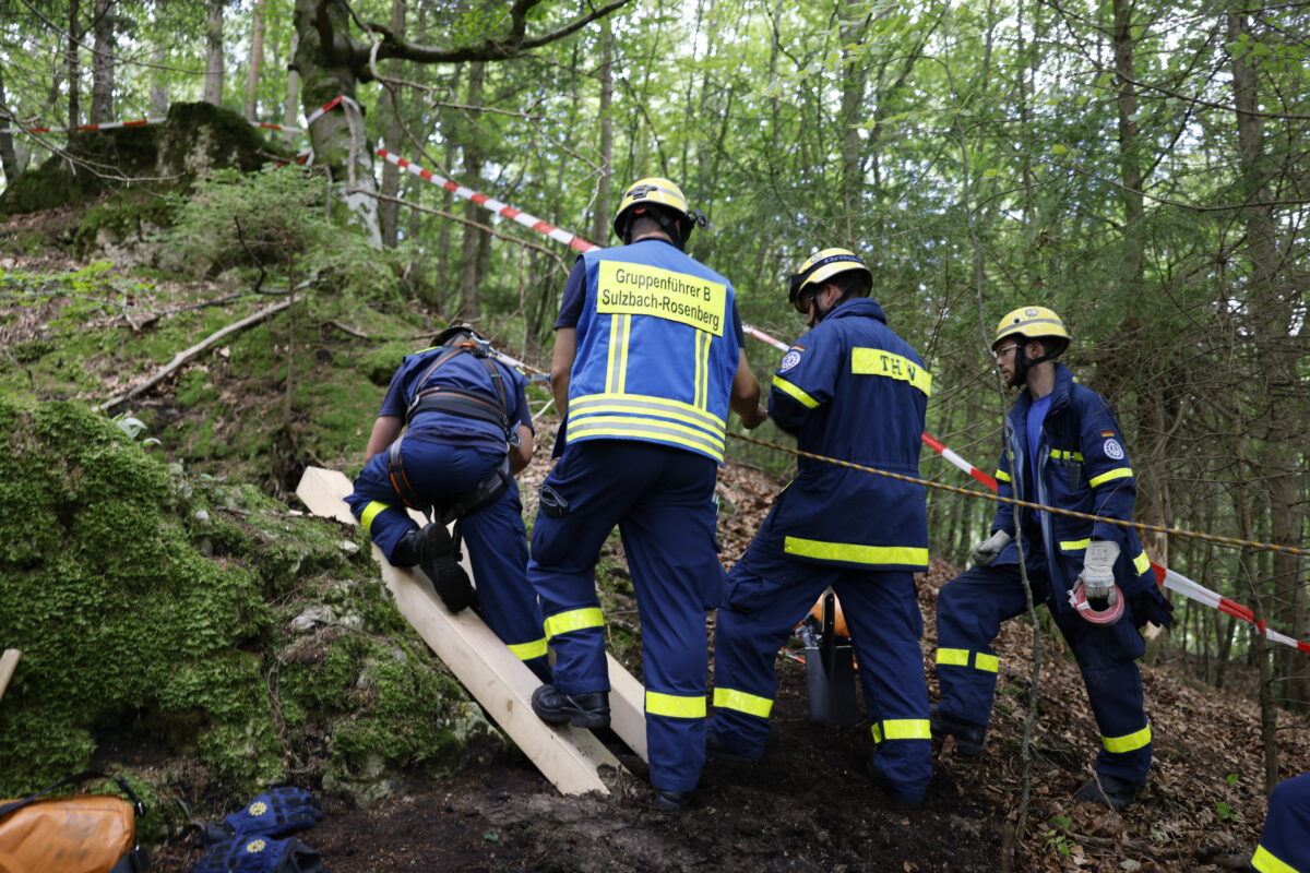 [Update] Vier Personen in Höhle eingeschlossen