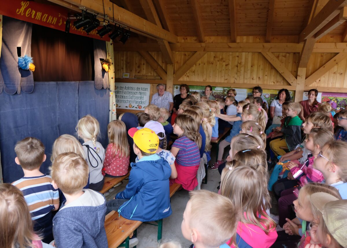 Kasperltheater im Flosser Kreislehrgarten ein Riesenerfolg