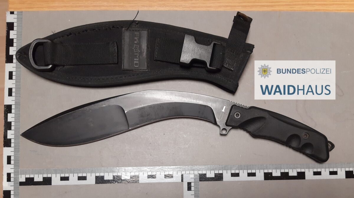 Mit Machete auf dem Weg ins Casino