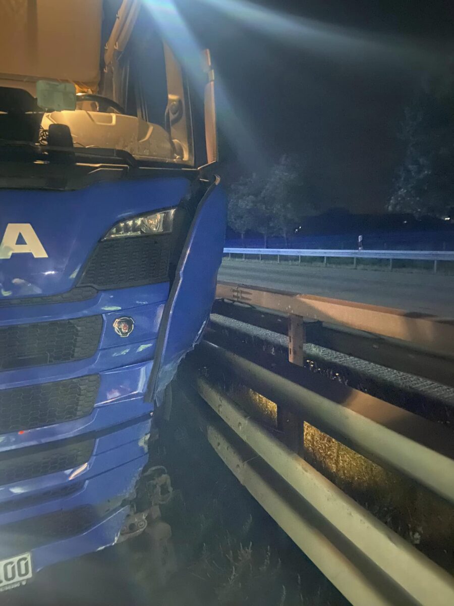 40-Tonner kracht in Mittelschutzplanke: Fahrer hatte zu viel „getankt“