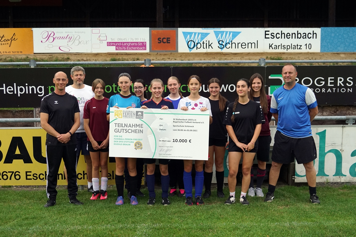 Ein ganz besonderes „Zuckerl“ für die Eschenbacher Fußballerinnen