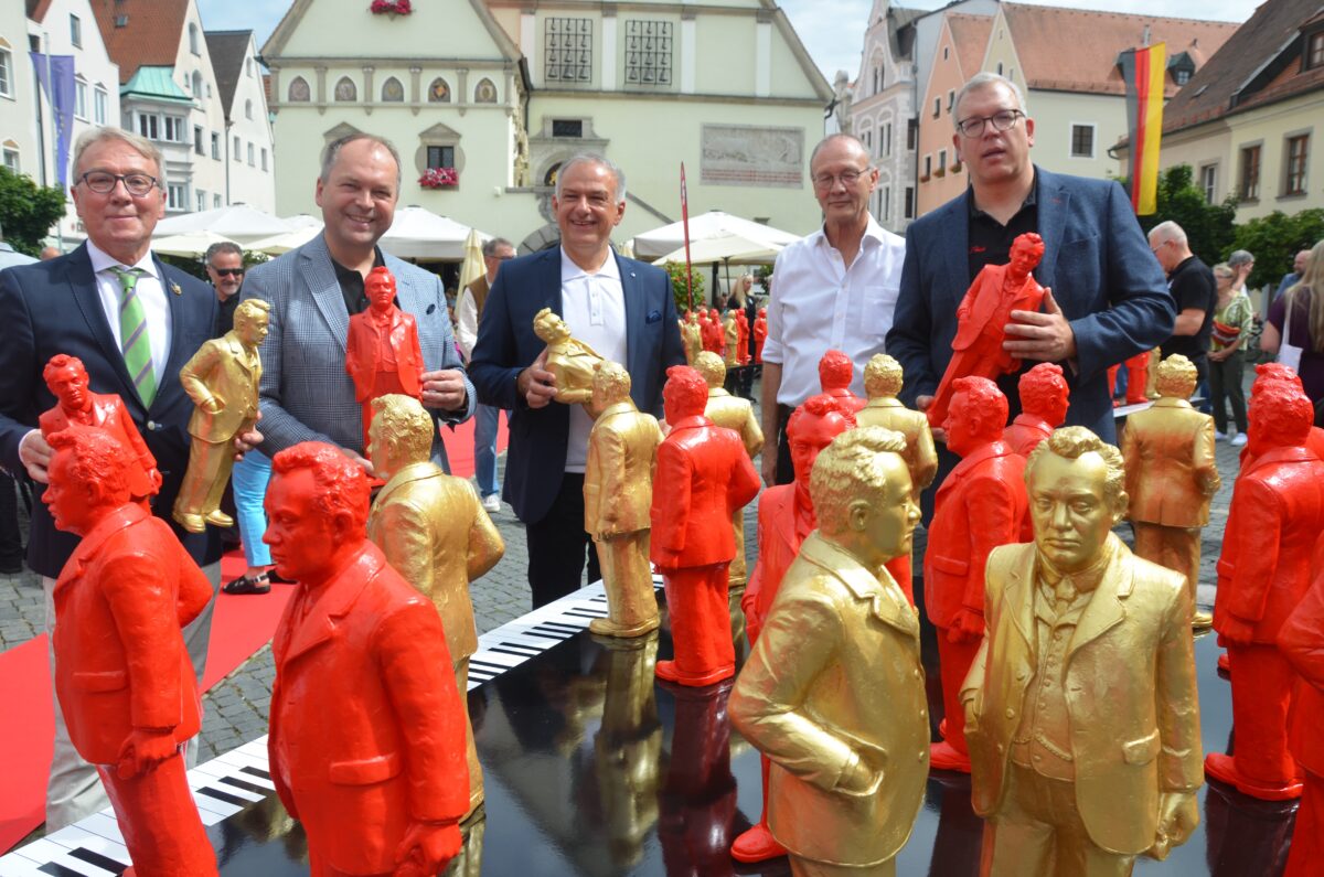Max-Reger-Skulpturen – „Großer Baustein für die regionale Werbung“