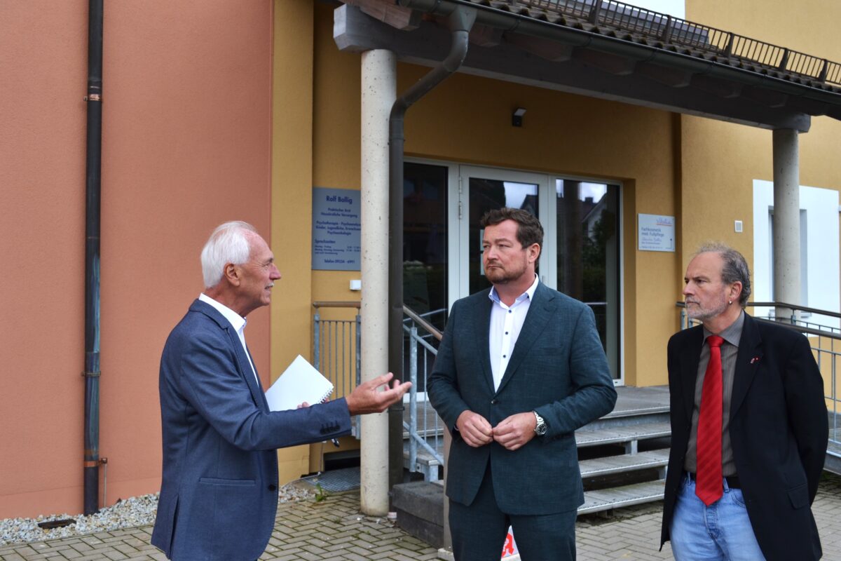 MdB Uli Götsch von der Entwicklung der Gemeinde Neusorg beeindruckt