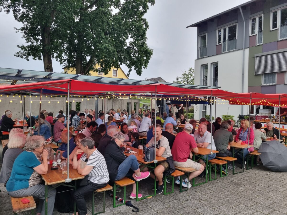 Zoiglabend der SPD trotz des Regens ein Erfolg