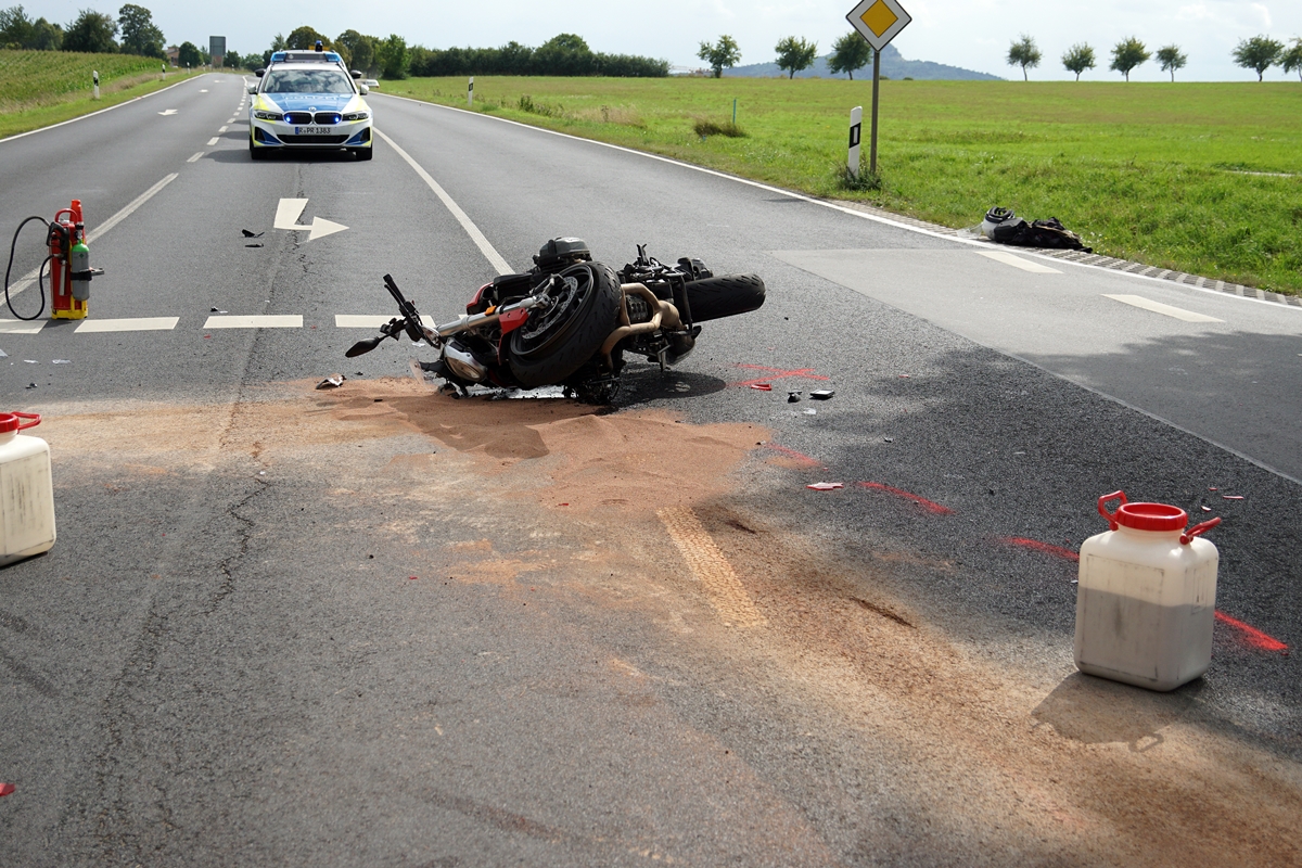 Wieder übersieht ein Autofahrer ein Motorrad: Lenker schwer verletzt