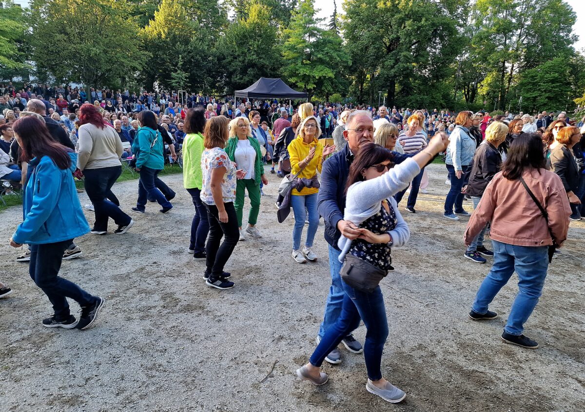 „Pop nach 8“ rockt 3000 Zuhörer im Max-Reger-Park