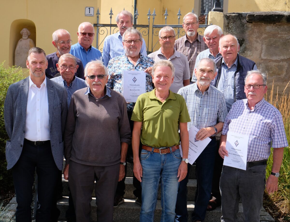 Gemeinschaftsgeist im Zeichen der Schwertlilie