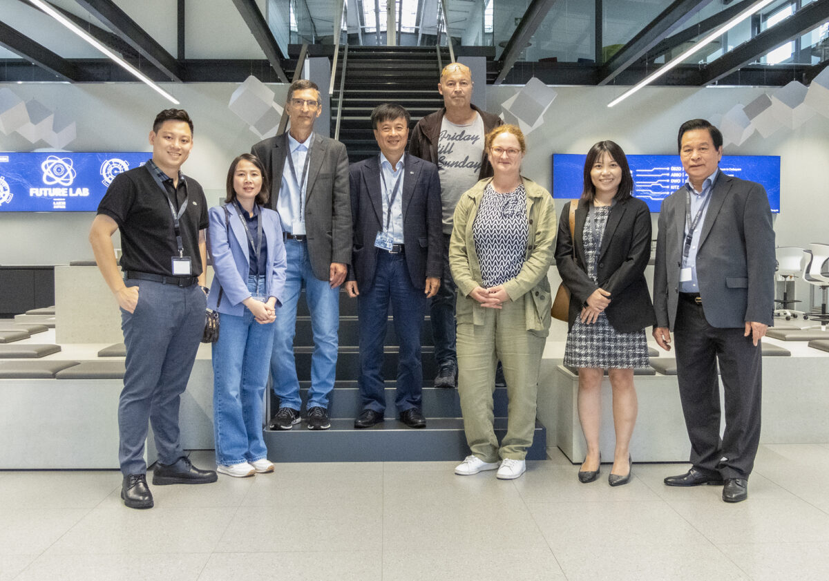 Vietnamesische Delegation in Weiherhammer