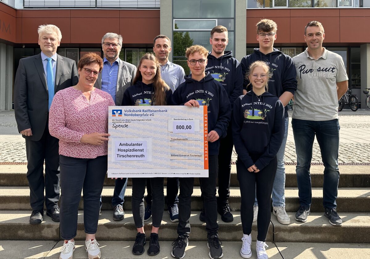 Stiftland-Abiturienten spenden für ambulante Hospizarbeit
