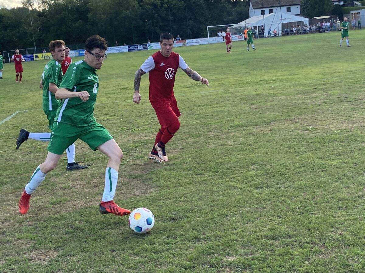 Waldfest der DJK Neuhaus: Sonne, Regen und viel Fußball