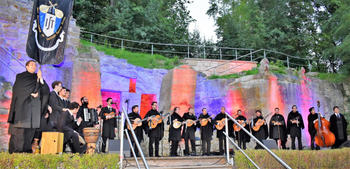 „Spirit of Portugal“ bringt feurige Rhythmen und Tänze auf den „Schönberg“