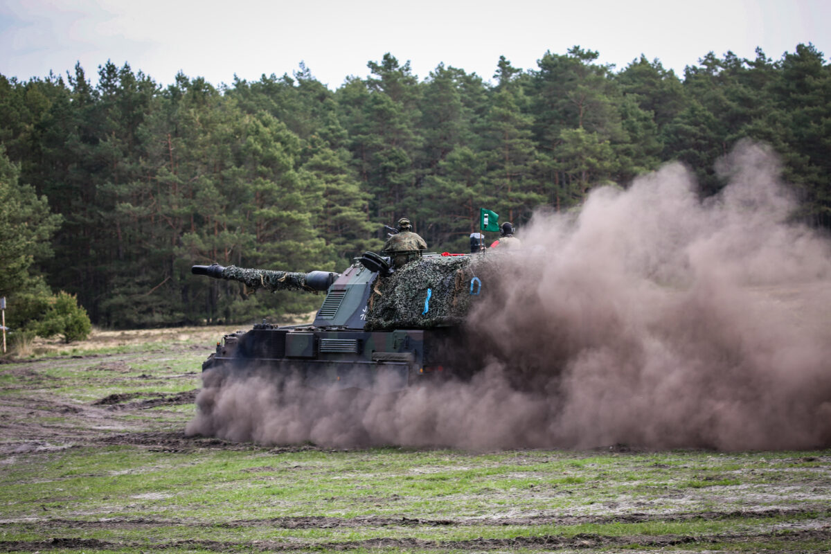 Appell am Alten Rathaus: Panzerartilleriebataillon 375 stellt sich neu auf