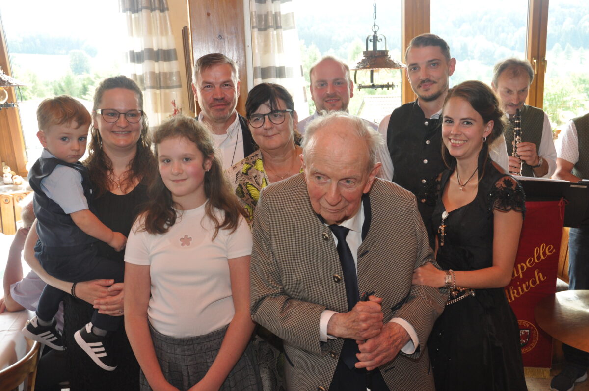 Beeindruckende 90 Jahre: Große Geburtstagsfeier