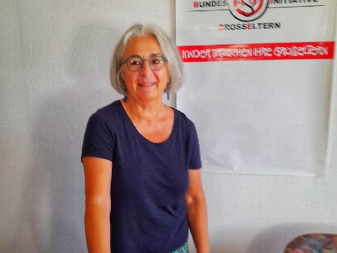 „Verstoßene Großmutter“ berichtet von ihrer Geschichte