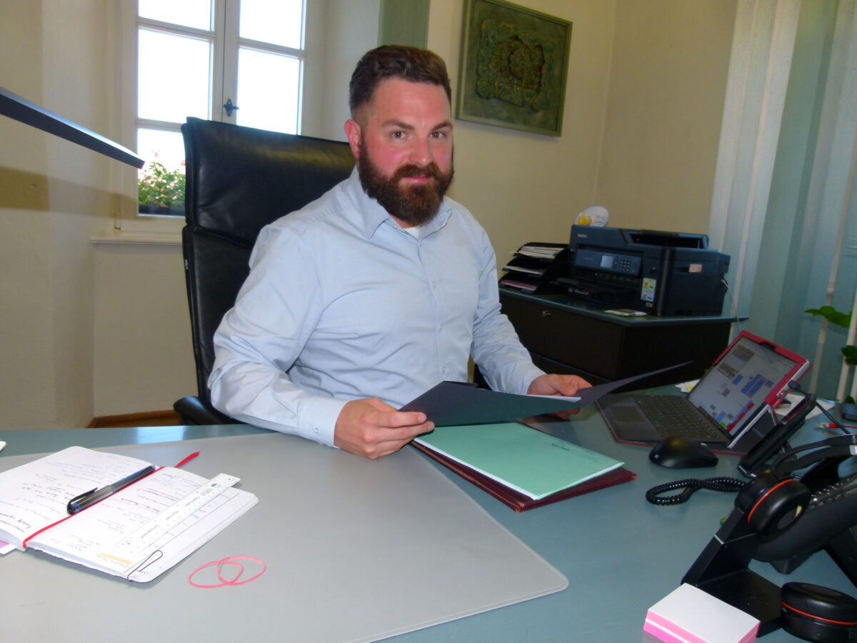 Unsere Bürgermeister (5): Warum Sebastian Dippold sich sein Büro mit Stoffhasen teilt