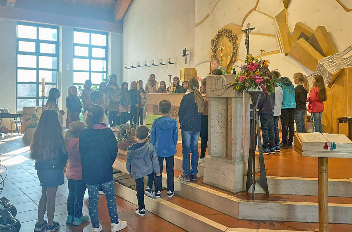 Mädchen und Buben als Hauptakteure im Gottesdienst