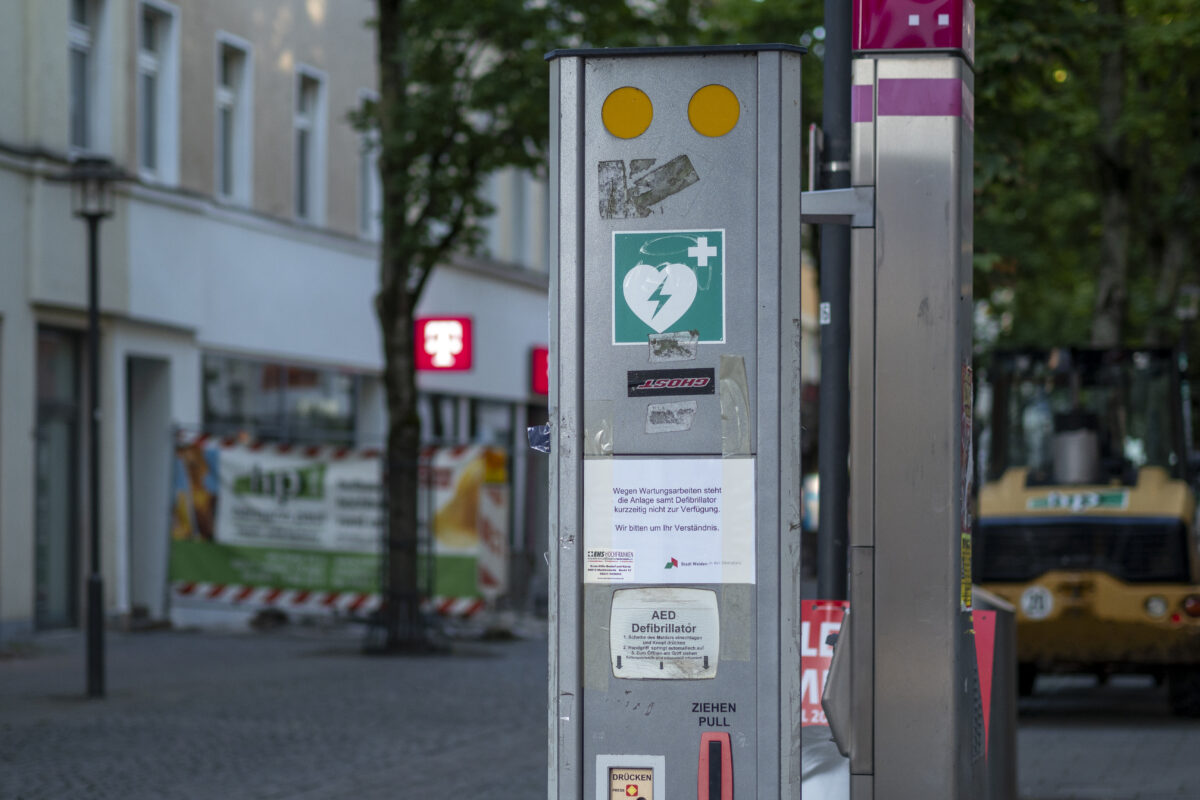 Warum die meisten Defibrillatoren in der Stadt Weiden nicht funktionieren