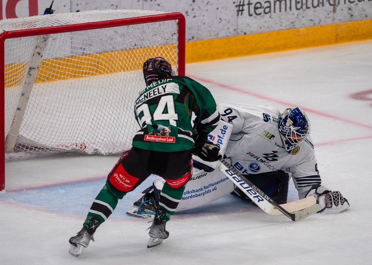 Marco Wölfl hält die Null und sichert den Blue Devils eine kleine Revanche in Rosenheim