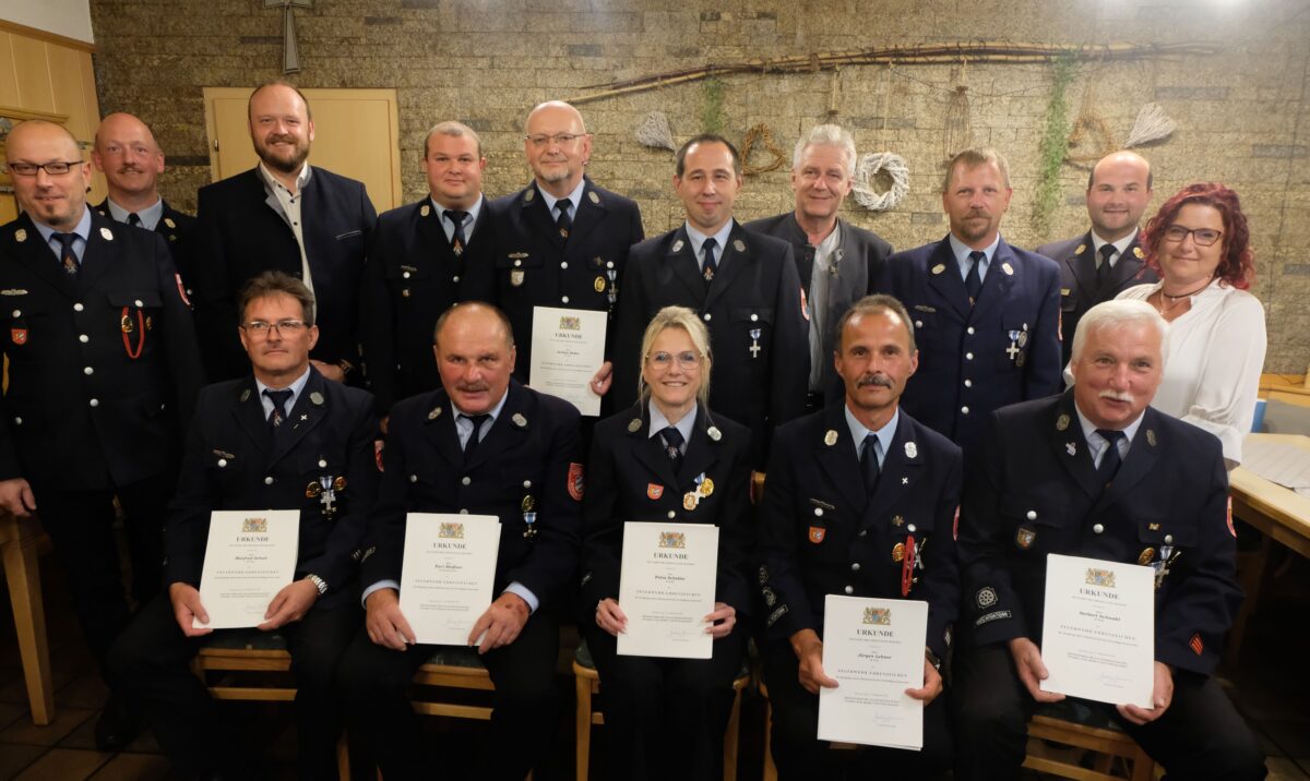 Flosser Feuerwehren feiern Ehrenabend