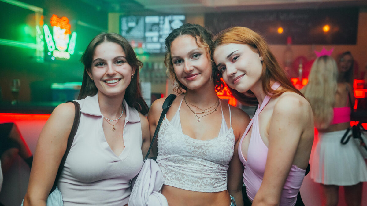 Bildergalerie: Eine heiße Partynacht für Barbie-Fans im Hashtag Weiden