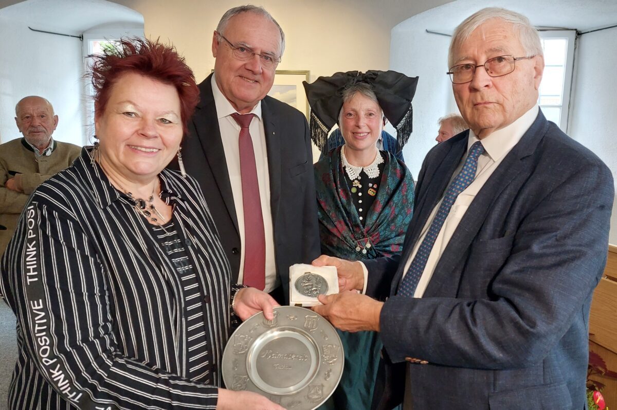 Anerkennung für Stadtarchivarin Petra Vorsatz