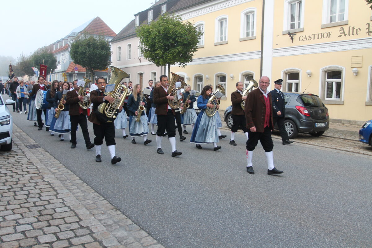 St. Emmeram: Festlicher Kirchenzug zum Patrozinium