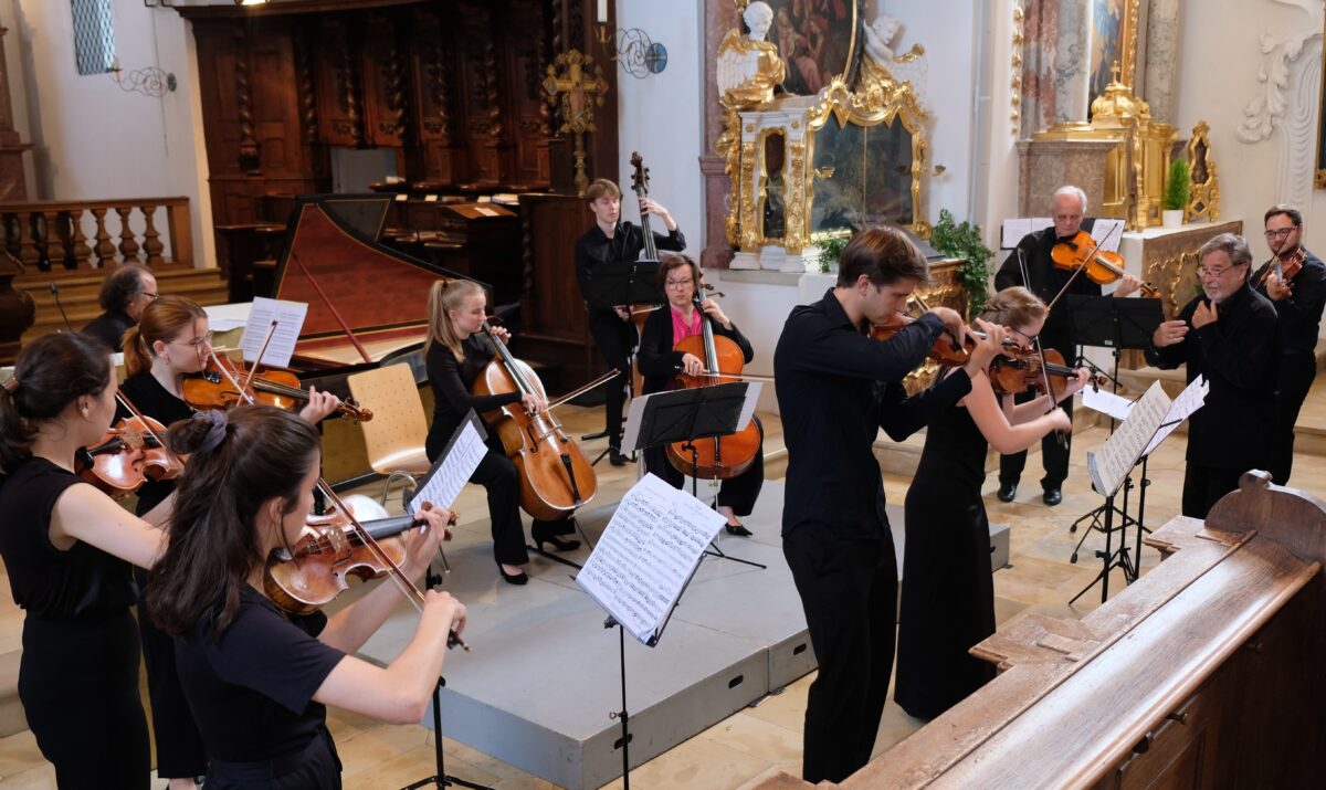 In der Klosterkirche hing der Himmel voller Geigen